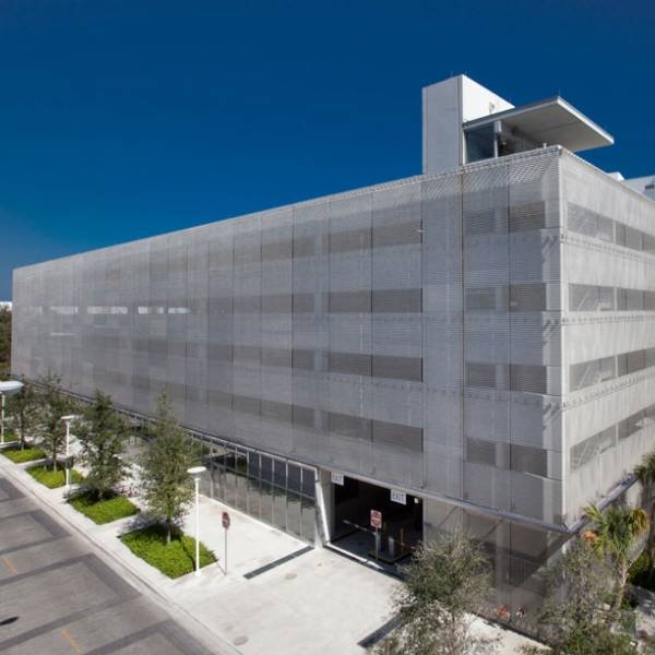 Argger architectural mesh acts as shopping center parking lot façade.