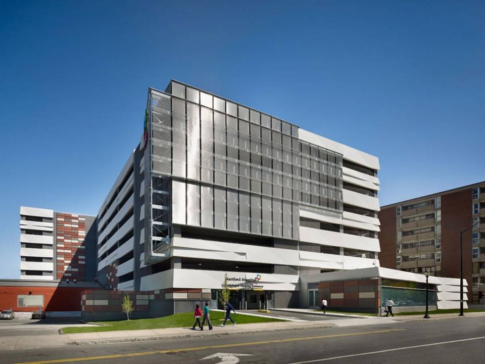 <!-Argger architekto nisches Netz für Krankenhaus fassade