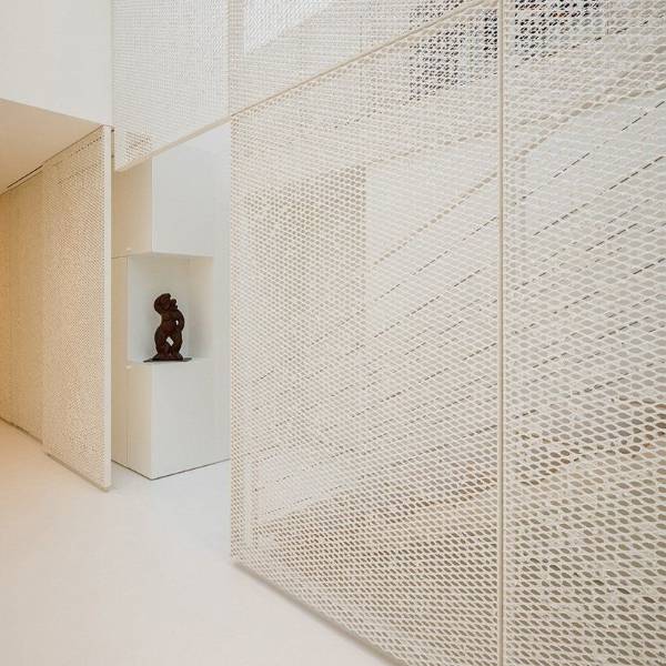 Argger architectural mesh acts as the partition between hotel lobby and stairs