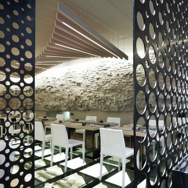 Argger decorative mesh for dining hall partition