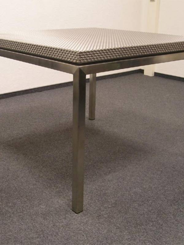 Square table made of Argger decorative mesh
