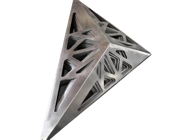 帶有三角形孔圖案的銀色3D鋁穿孔面板