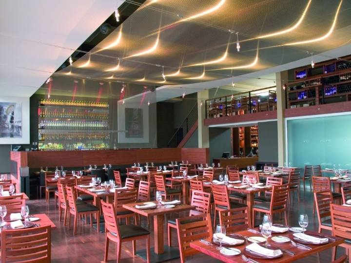 Metal decorative mesh for restaurant ceiling