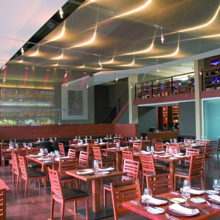 Metal decorative mesh for restaurant ceiling