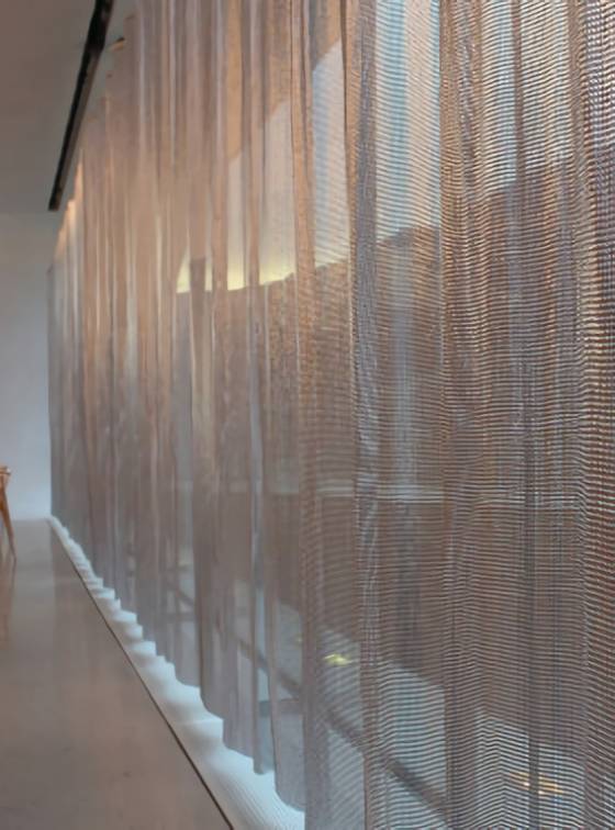 Scale mesh curtain is used to block sunlight.