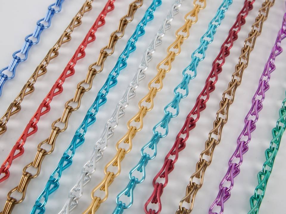 Gloss chain link curtain